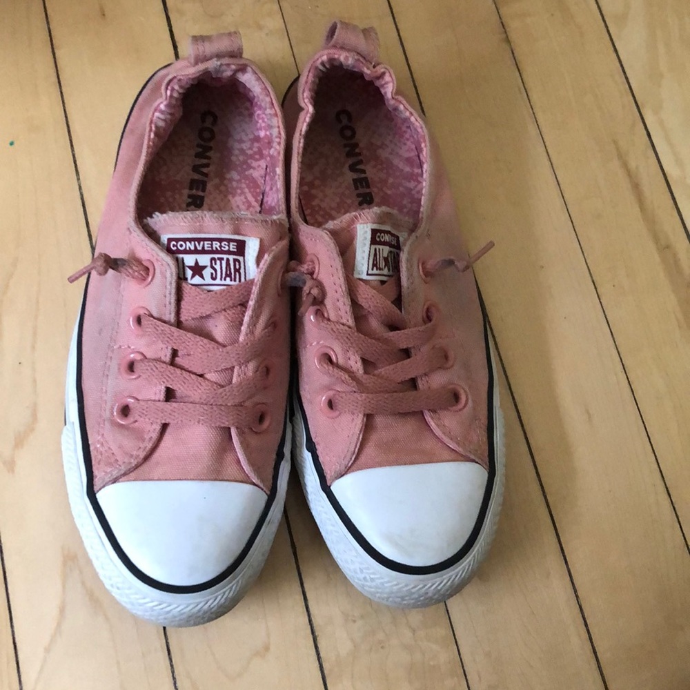 Pink low top converse